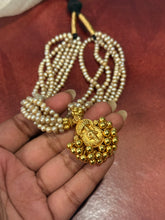 Load image into Gallery viewer, Statement vintage style pearl bunch with nagru
