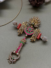 Load image into Gallery viewer, Statement silver 925gold polish pendant with pearls
