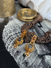 Load image into Gallery viewer, Vintage style (925 silver) earrings in gold polish
