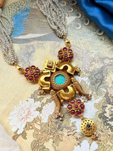 Load image into Gallery viewer, Vintage style statement pendant
