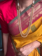 Load image into Gallery viewer, Statement vintage style pearl necklace
