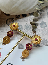 Load image into Gallery viewer, Vintage style statement earrings
