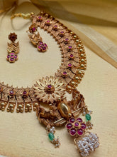 Load image into Gallery viewer, Statement vintage style kundan necklace set
