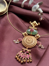 Load image into Gallery viewer, Vintage statement pendant with hasli
