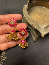 Load image into Gallery viewer, Silver 92.5 gold polish kundan earrings
