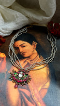 Load image into Gallery viewer, Pearl bunch necklace
