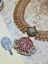 Load image into Gallery viewer, Statement vintage style necklace
