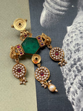 Load image into Gallery viewer, Gold polished, vintage style pendant in silver 925
