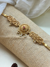 Load image into Gallery viewer, Statement vintage style choker necklace
