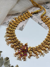 Load image into Gallery viewer, Statement vintage style necklace
