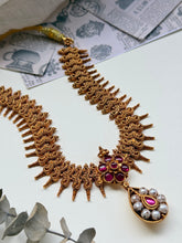 Load image into Gallery viewer, Statement vintage style necklace
