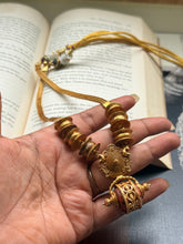 Load image into Gallery viewer, Kundan necklace in silver 925 and antique gold polish
