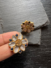 Load image into Gallery viewer, Silver 92.5 gold polish flower earrings
