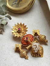 Load image into Gallery viewer, Vintage statement pendant with hasli
