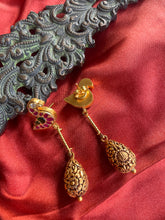 Load image into Gallery viewer, Statement Silver 92.5 gold polish bird kundan studs
