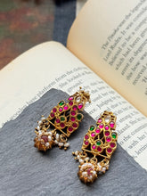 Load image into Gallery viewer, Kundan work earrings in gold polish

