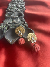 Load image into Gallery viewer, Silver 92.5 gold polish kundan earrings with coral drops
