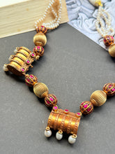 Load image into Gallery viewer, Statement vintage style pendant necklace
