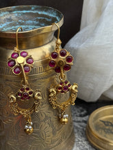 Load image into Gallery viewer, Vintage style (925 silver) earrings in gold polish
