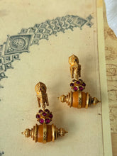 Load image into Gallery viewer, Vintage style statement earrings in sliver 925 in gold polish
 statement earrings
