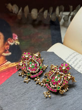 Load image into Gallery viewer, Kundan work earrings in gold polish
