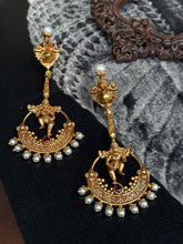 Load image into Gallery viewer, Vintage style (925 silver) earrings in gold polish

