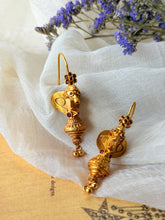 Load image into Gallery viewer, Vintage style statement earrings in sliver 925 in gold polish
