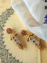Load image into Gallery viewer, Vintage style statement earrings in sliver 925 in gold polish
