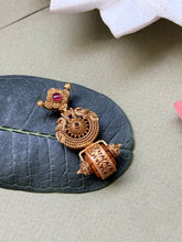 Load image into Gallery viewer, Gold polished, vintage style pendant in silver 925
