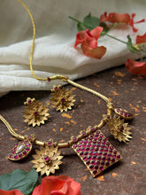 Load image into Gallery viewer, Classic timeless vintage style necklace and earrings 2
