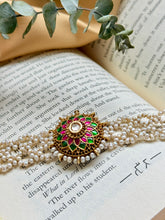 Load image into Gallery viewer, Statement pearl choker
