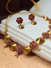 Load image into Gallery viewer, Statement vintage style necklace with earrings in silver 925 and gold polish
