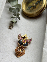 Load image into Gallery viewer, Vintage statement pendant with hasli
