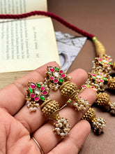 Load image into Gallery viewer, Kundan necklace set with thread work
