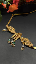 Load image into Gallery viewer, Statement vintage style choker necklace
