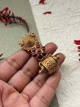 Load image into Gallery viewer, Gold polished, vintage style pendant in silver 925
