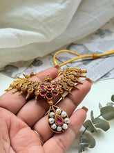 Load image into Gallery viewer, Statement vintage style necklace
