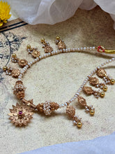 Load image into Gallery viewer, Pearl necklace
