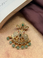 Load image into Gallery viewer, Vintage style pendant and earring  set with cut stones

