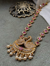 Load image into Gallery viewer, Vintage style swan necklace with cut stones
