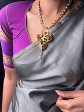 Load image into Gallery viewer, Statement vintage style kundan necklace set
