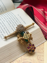 Load image into Gallery viewer, Gold polished, vintage style pendant in silver 925
