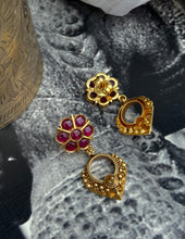 Load image into Gallery viewer, Vintage style (925 silver) earrings in gold polish
