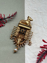 Load image into Gallery viewer, Vintage style statement pendant
