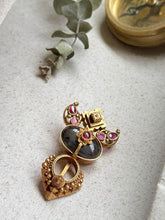 Load image into Gallery viewer, Vintage statement pendant with hasli
