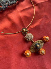 Load image into Gallery viewer, Statement vintage 925gold polish hasli with pendant-16
