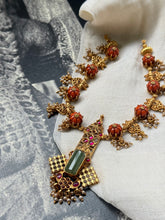 Load image into Gallery viewer, Coral necklace in silver 925 and gold polish
