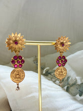 Load image into Gallery viewer, Vintage style statement earrings

