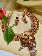 Load image into Gallery viewer, Statement vintage style kundan necklace set
