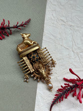 Load image into Gallery viewer, Vintage style statement pendant

